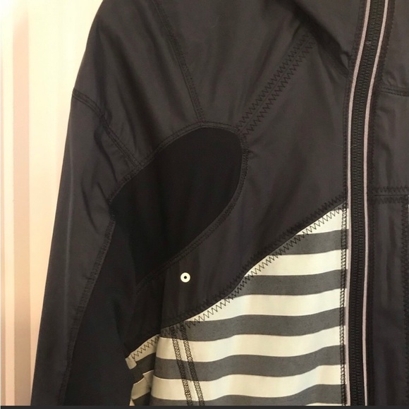 Lululemon Run : Get up and glow jacket mint moment size 6 - Picture 13 of 14